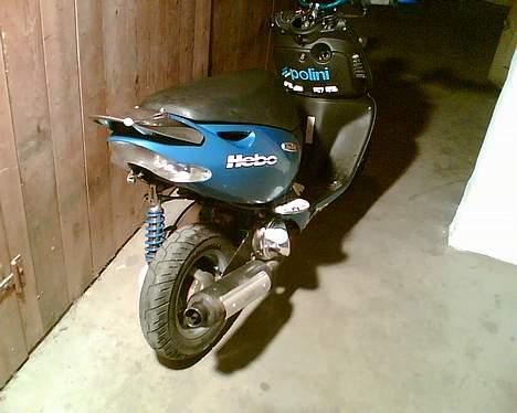 Aprilia sonic(DØD.'(  - knallerten sådan nogenlunde bagfra billede 2