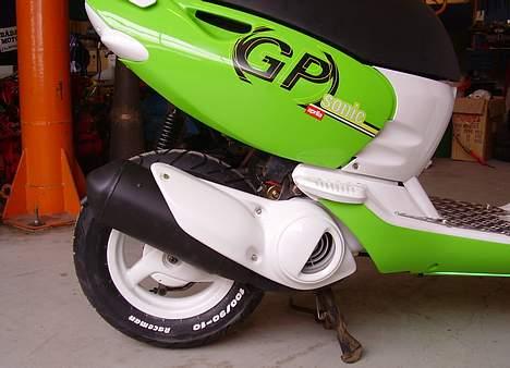 Aprilia Sonic - Bagenden - Udstødning slebet ned, og lakeret i varmefast matsort billede 7