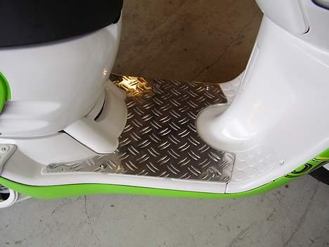 Aprilia Sonic - Højglanspoleret dørkplade billede 13