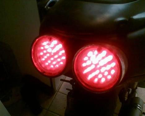 Aprilia SR50 ( STJÅLET )  :( - diode baglygten billede 5