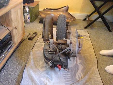 Yamaha Jog AS  | S O L G T | - Så kom motoren ind i ly for vinteren =) billede 4