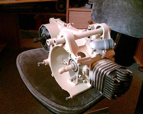 Yamaha Jog AS  | S O L G T | - Så har den så fået et par fine lag sprøjtespartel .. billede 5