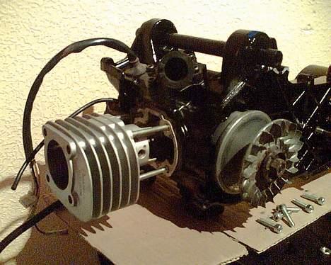 Yamaha Jog AS  | S O L G T | - Så bliver det jo så lige monteret .. billede 8