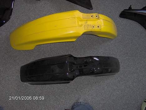 Suzuki nye billeder af skjolde - efter den er blevet lakeret.. den sorte er en smx skærm billede 15