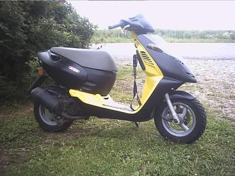 Aprilia Sonic AC (Solgt) - Nyt billede af min scooter! Jeg har selv stået for paintjobbet. billede 1