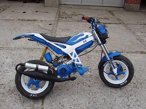 Suzuki Street Magic***** Solgt** - efter den er blevet malet billede 1