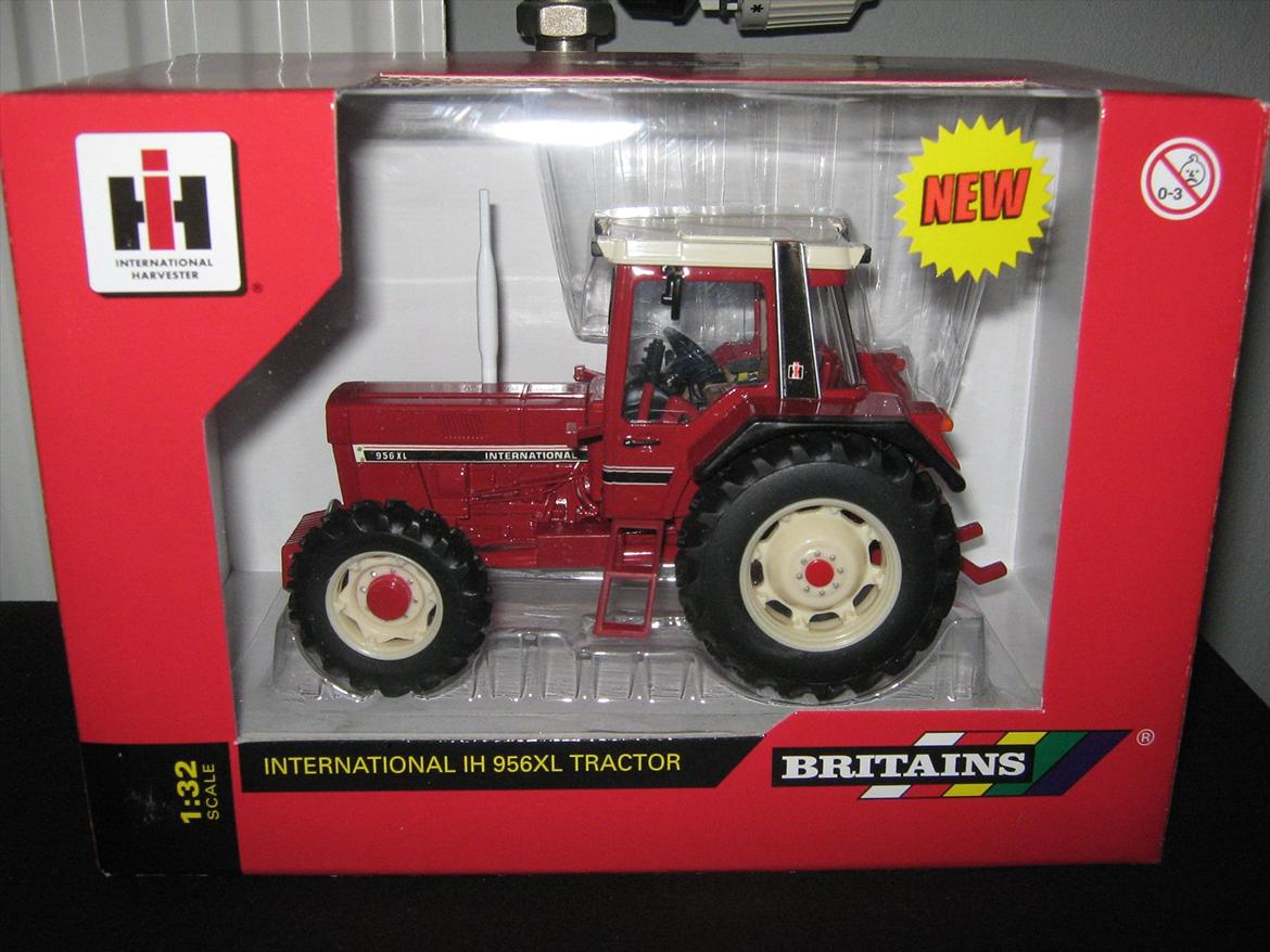 diverse modeltraktorer - britains international ih 956xl (2011-?) billede 3