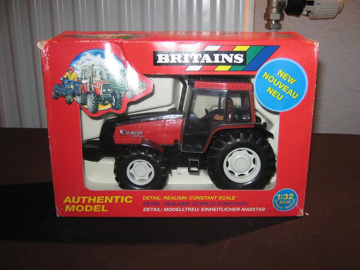 diverse modeltraktorer - britains valtra valmet 8750 (1997) billede 4