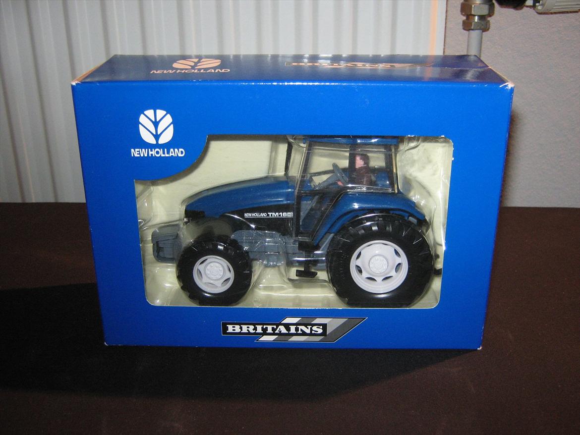 diverse modeltraktorer - britains new holland tm 165 billede 9