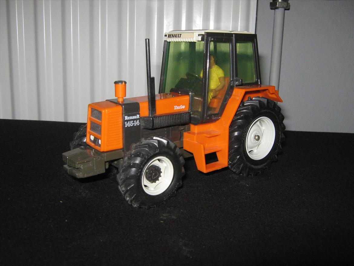 diverse modeltraktorer - britains renault 145-14 (1985-1986) billede 14