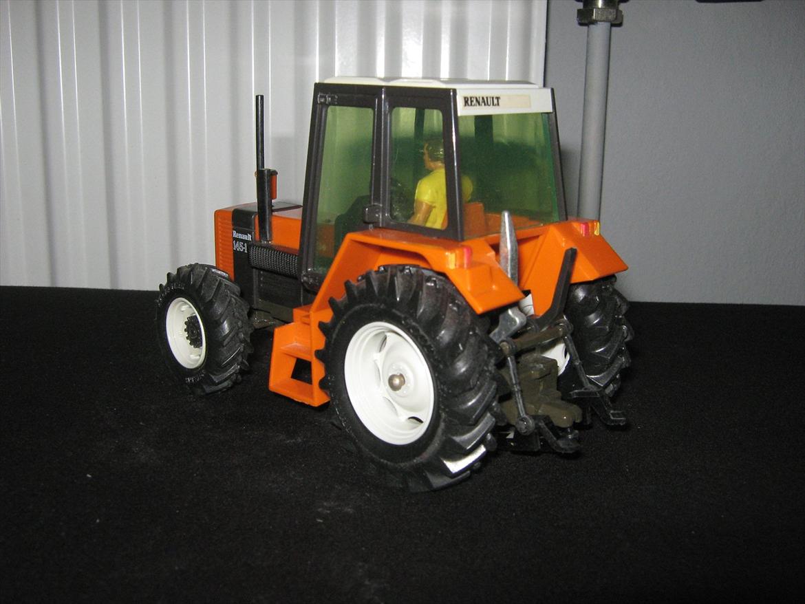 diverse modeltraktorer - britains renault 145-14 billede 15