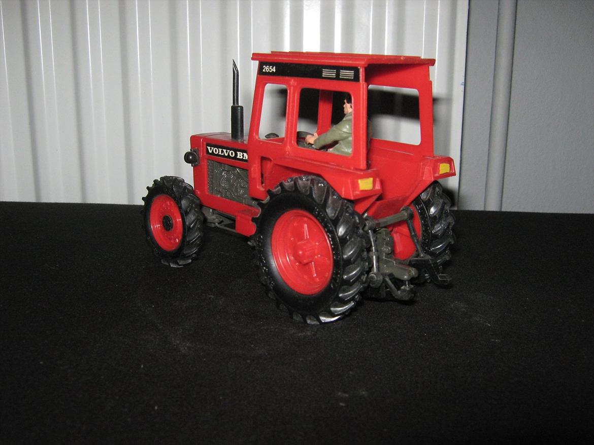 diverse modeltraktorer - britains volvo bm 2654 billede 17