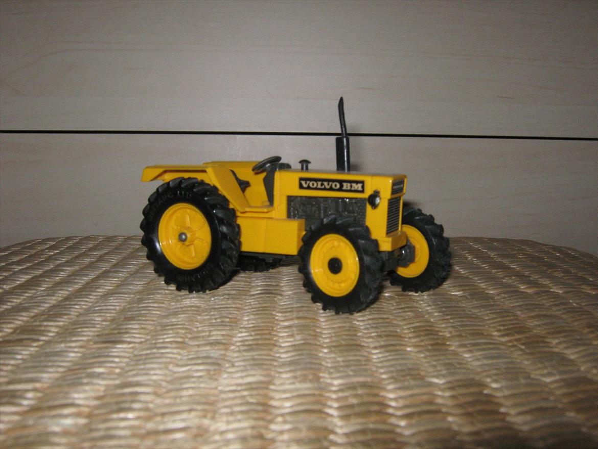 diverse modeltraktorer - britains volvo bm 2654 (1983-1985) billede 22