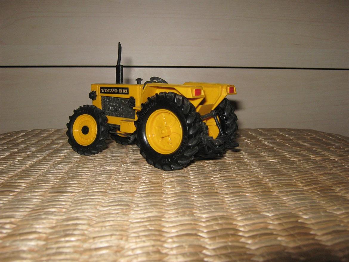 diverse modeltraktorer - britains volvo bm 2654 billede 23