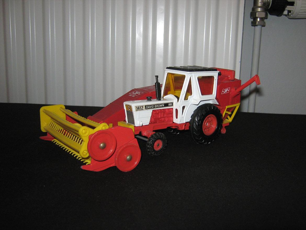 diverse modeltraktorer - corgi david brown 1412 med JF ms 105 mejetærsker billede 24