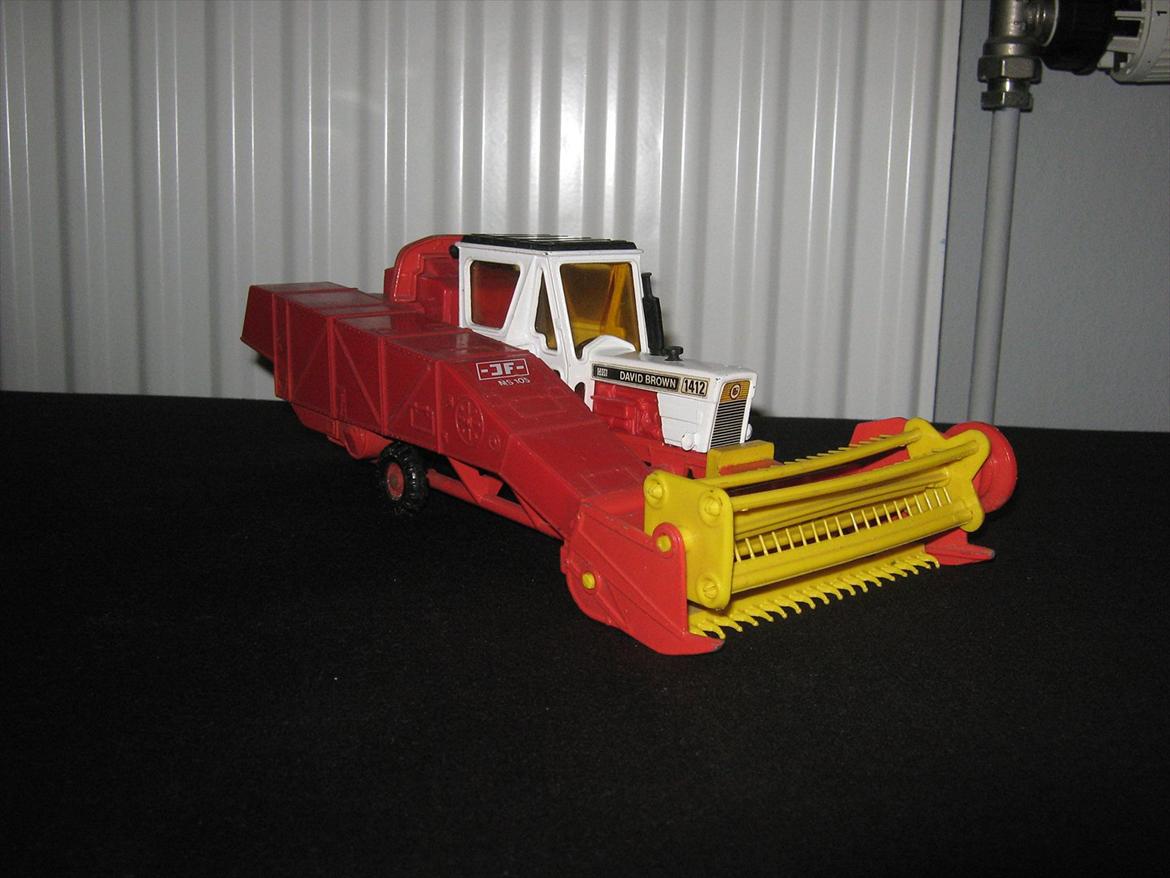 diverse modeltraktorer - corgi david brown 1412 med JF ms 105 mejetærsker billede 25