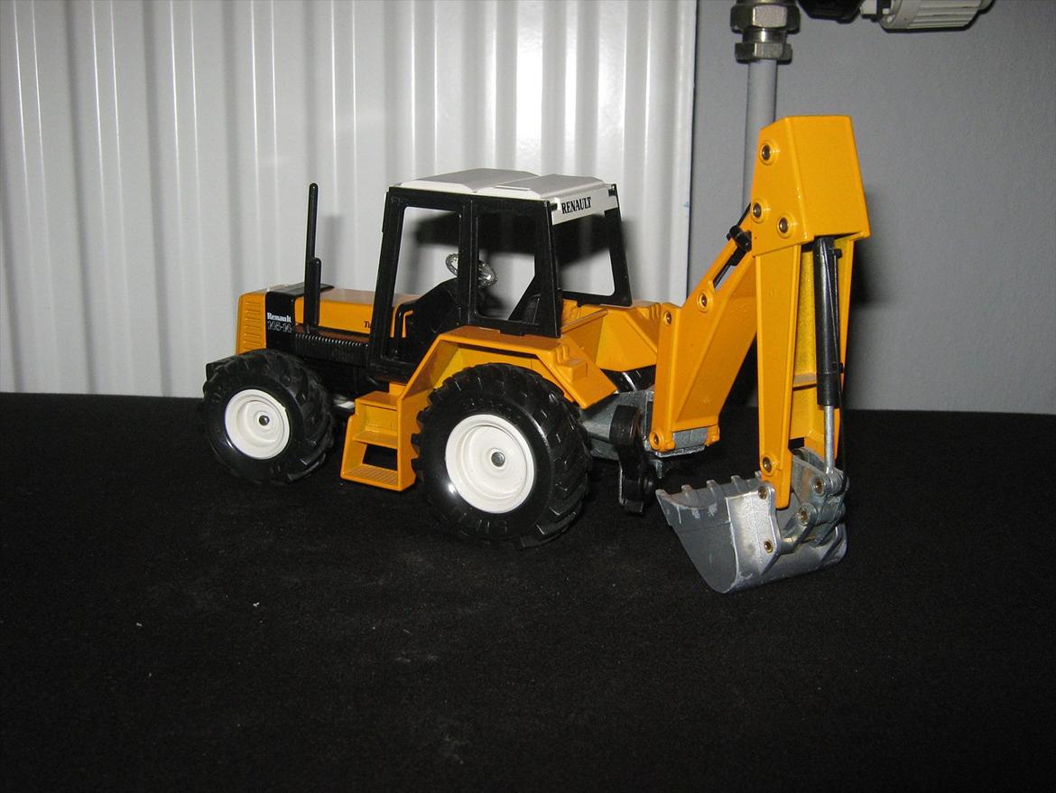 diverse modeltraktorer - siku renault 145-14 med bagskovl 1:32 billede 36