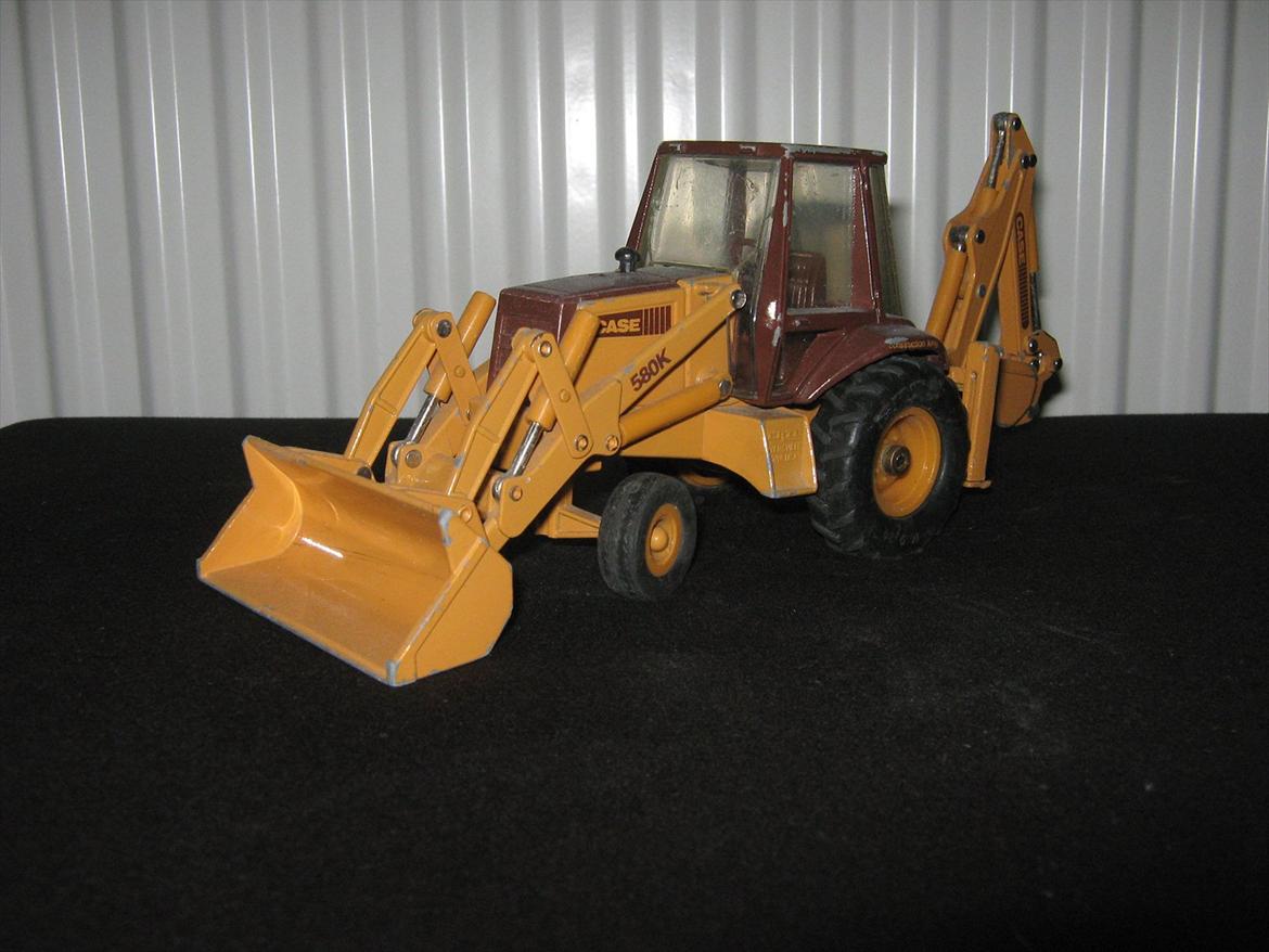 diverse modeltraktorer - ERTL case 580K 1:32 billede 37