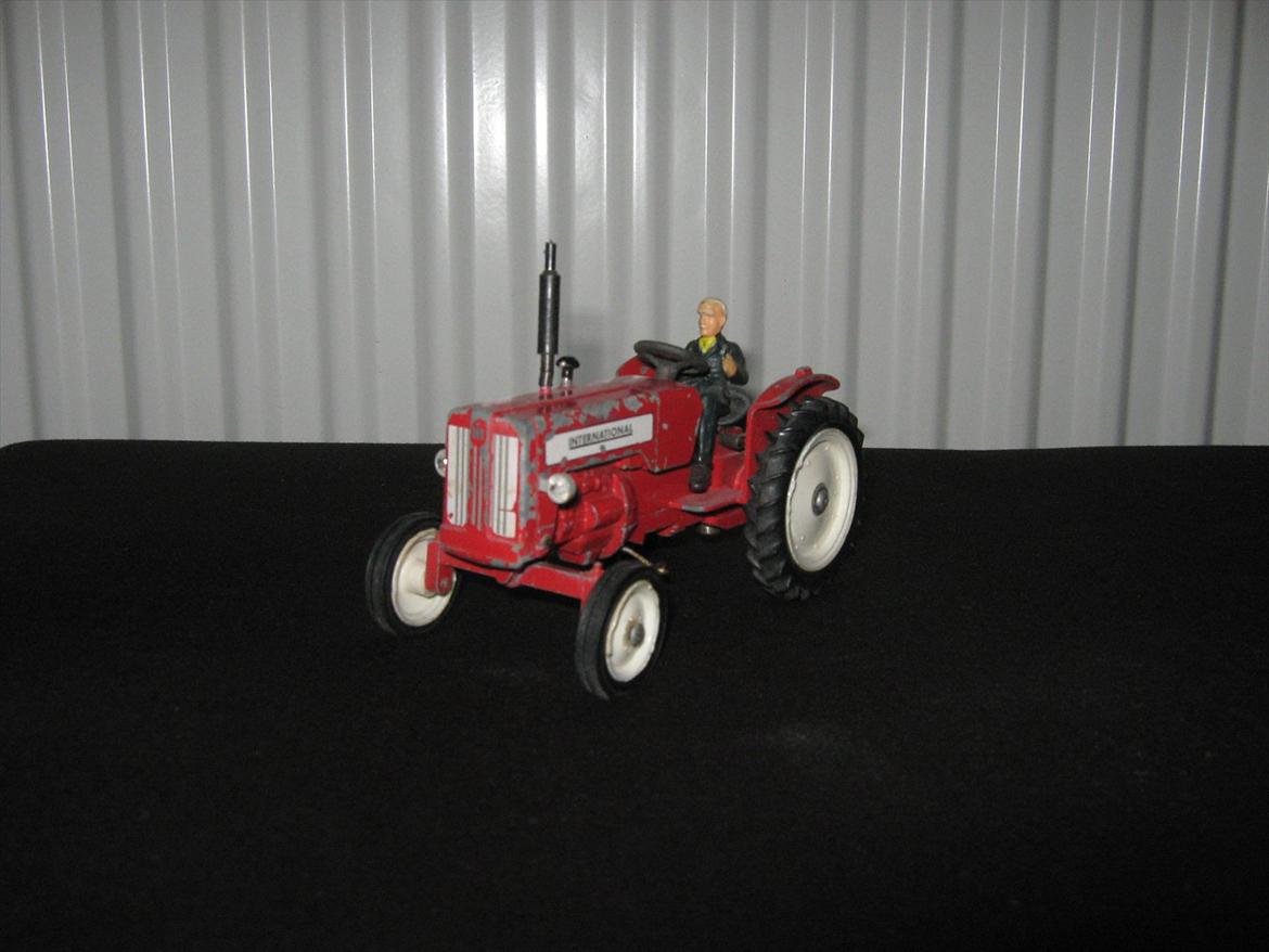 diverse modeltraktorer - tekno international mc cormick 1:32 billede 43