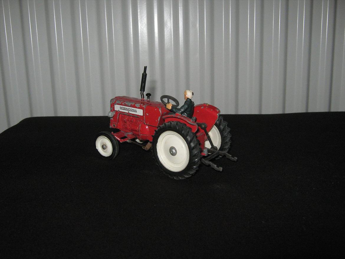 diverse modeltraktorer - tekno international mc cormick 1:32 billede 44