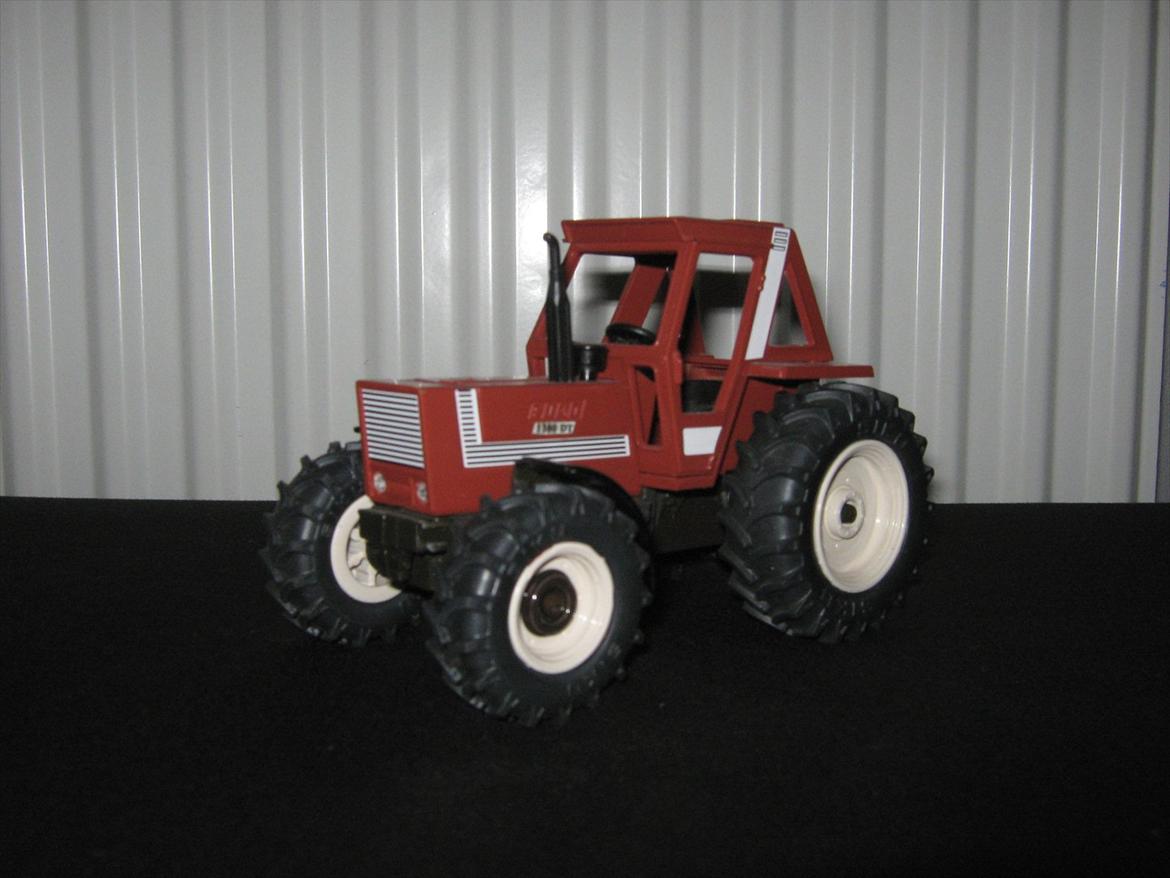 ombygget modeltraktorer - 1.britains fiat 1380dt billede 1