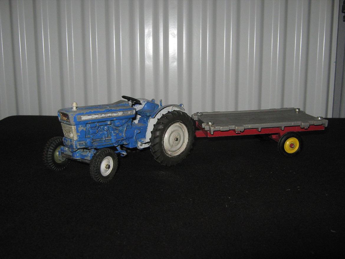 ombygget modeltraktorer - 5. britains ford super major 5000 med vogn  billede 15