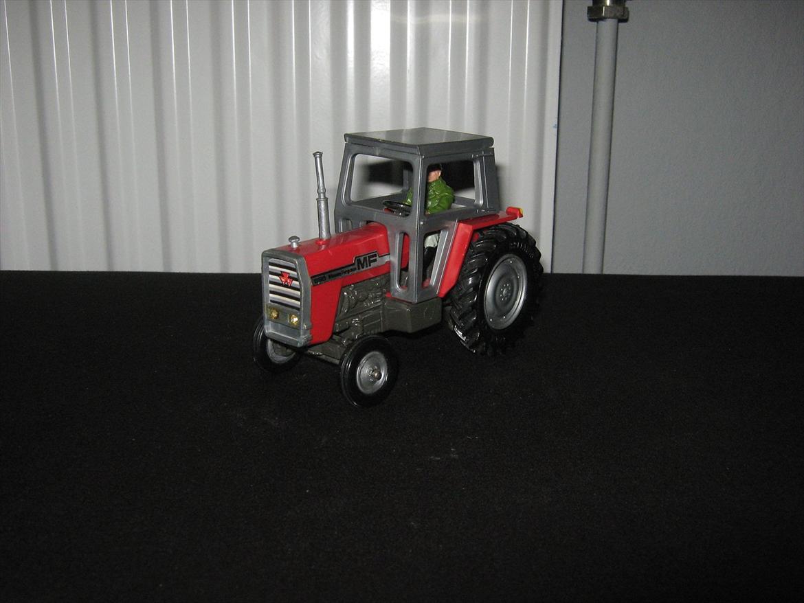 massey ferguson modeltraktorer og redskaber - 7. britains mf 595 (1976-1979) billede 16