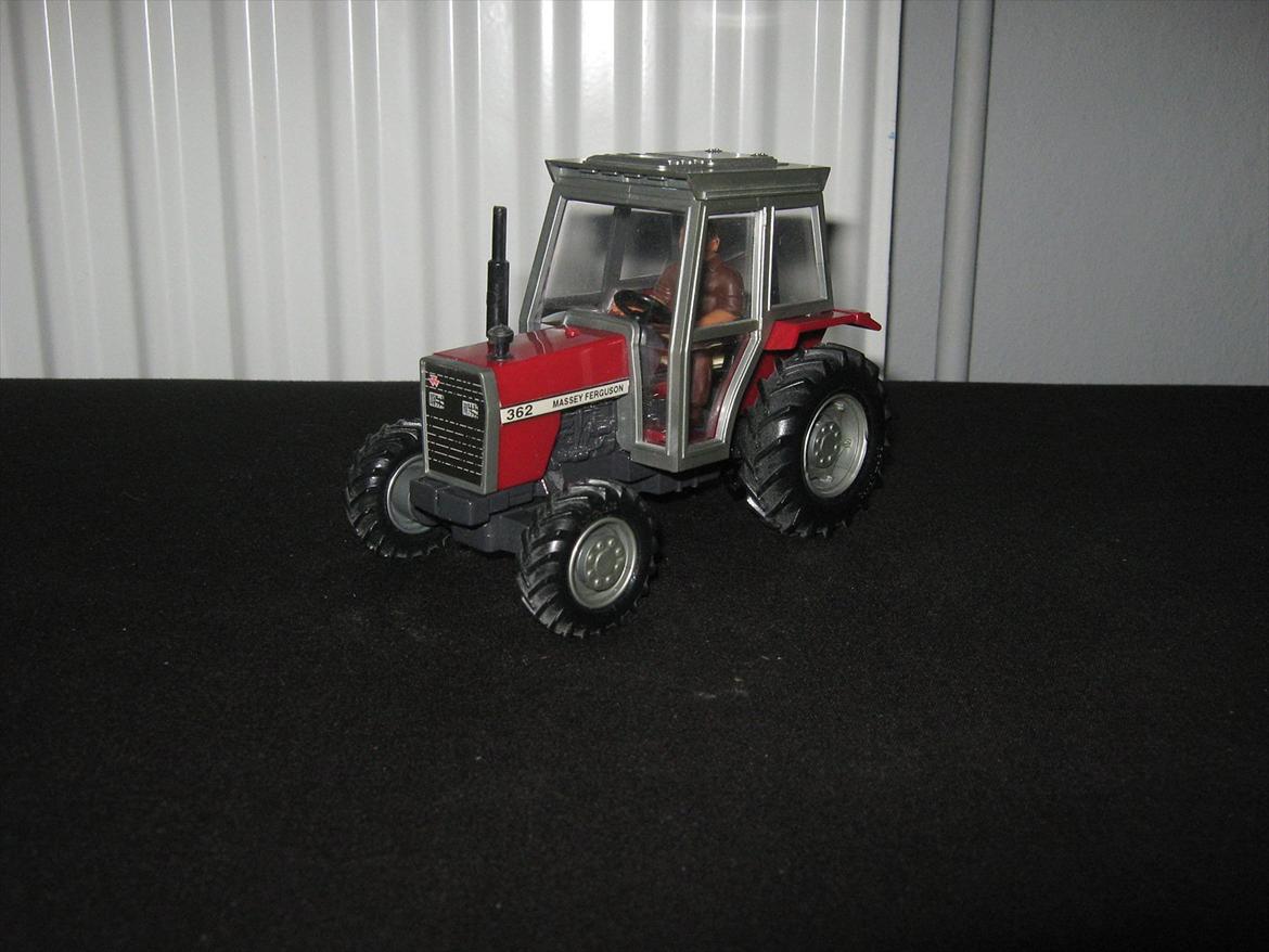 massey ferguson modeltraktorer og redskaber - 13. britains mf 362 (1998-?) billede 28