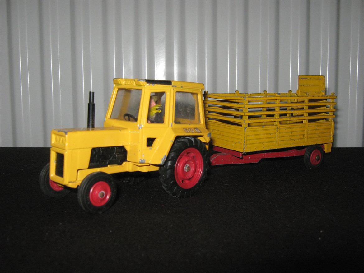 massey ferguson modeltraktorer og redskaber - 15. corgi mf 50B med beast trailer billede 31