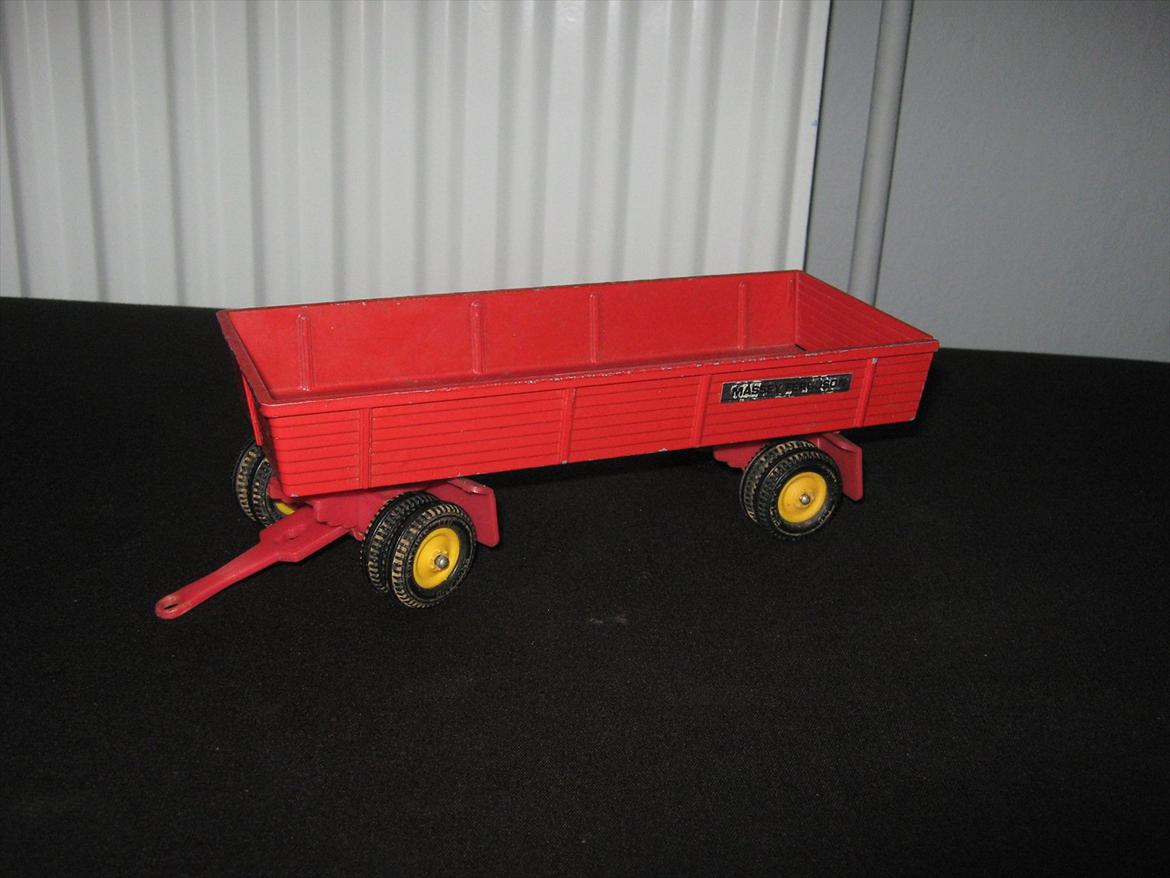 massey ferguson modeltraktorer og redskaber - 24. britains mf 8-wheeled trailer (1988-?) billede 45