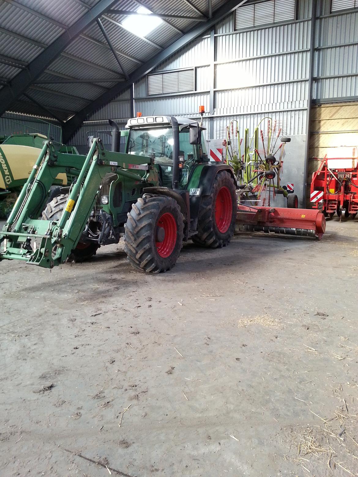 Arbejde/Praktik  - Fendt 820 med Kuhn 6 meters brakpudser  billede 4