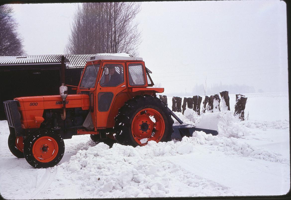 Fars gamle FIAT 800 - Den underlige lydpotte er en gnistslukker som blev brugt når den trak suge-trykblæser i laden billede 11