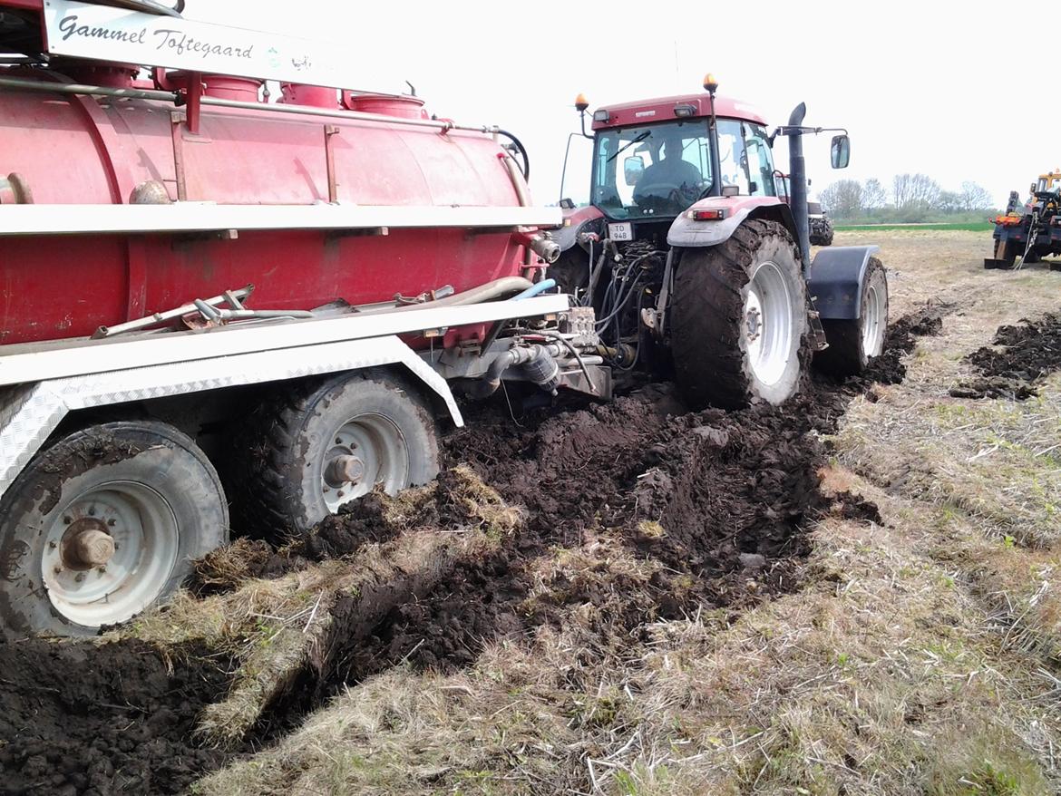 UPS!!! - omkring 20 tons, vi kunne ikke træk den fri med en magnum der yder omkring 300hk ;-) billede 19