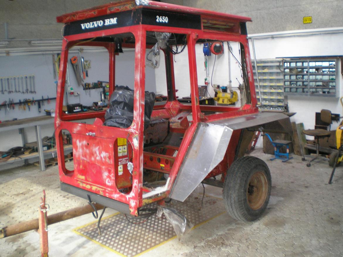 renovering af volvo bm 2654 - så er der lavet ny skærm. og skal bare males billede 32