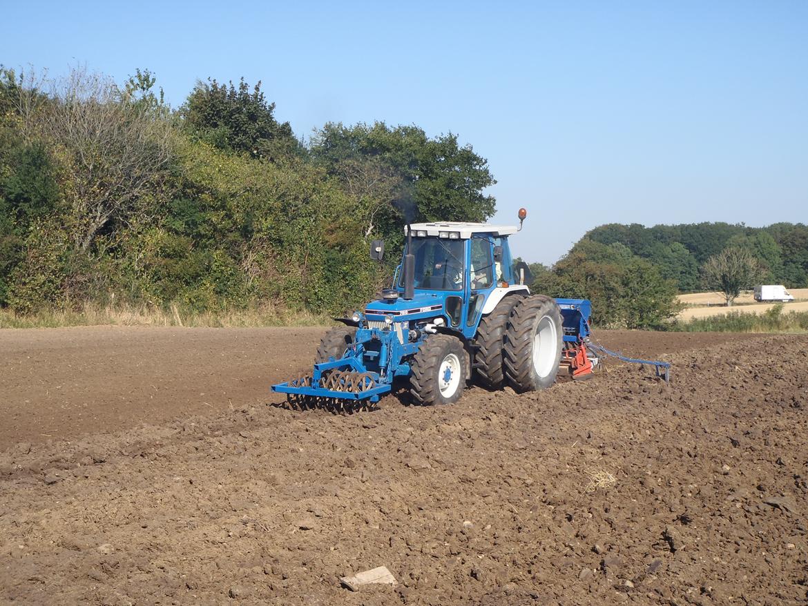 Høst / efterår på æ Ford gods - 7810 med frontpakker, Kuhn rotorharve og fiona såmaskine billede 120