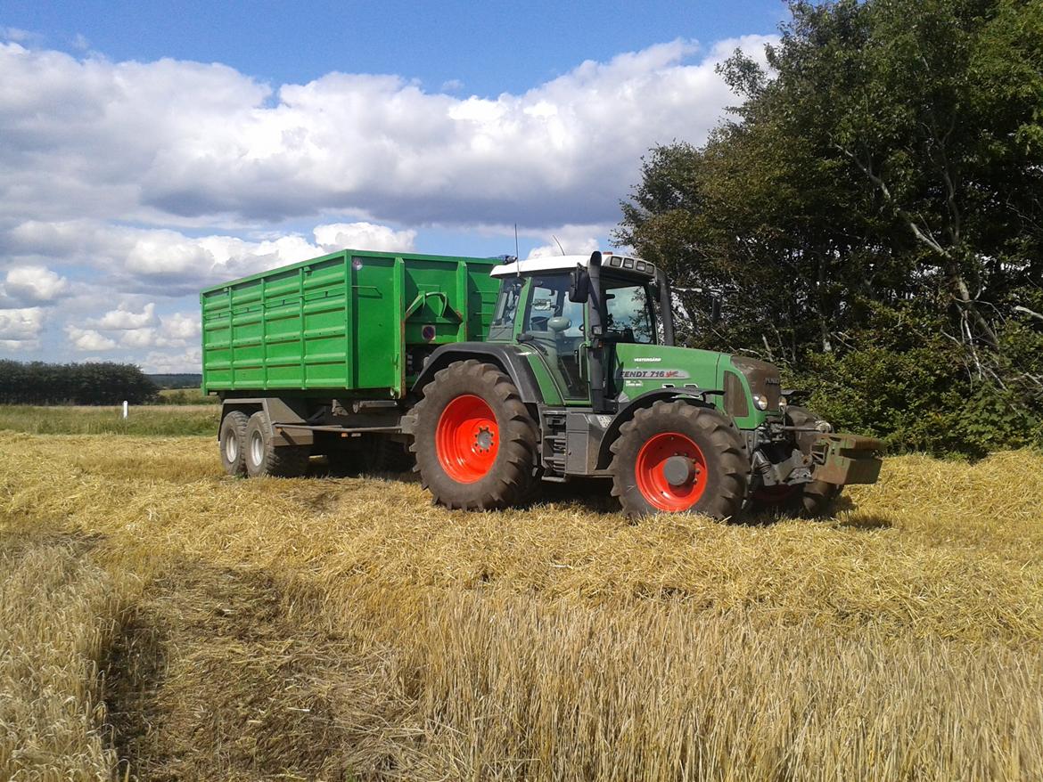 Vestergård - Fendt 716 Vario TMS + Hvamø virervogn. billede 230