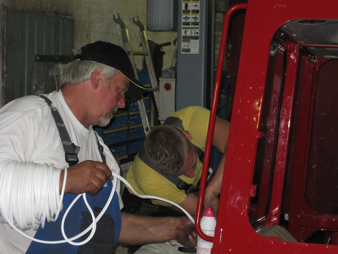 Istandsættelsen volvo bm 2654 - Lige et enkelt billede af montering fra kabinen.. Regner med at oprette fotoalbum, udelukkende af kabinen.. billede 35