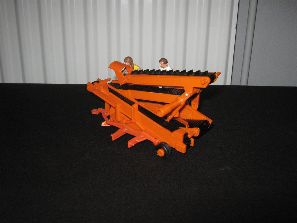 modeltraktor redskaber - britains faun potato harverster (1983-1989) billede 46