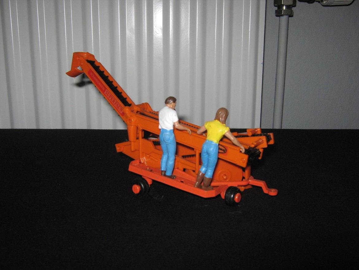 modeltraktor redskaber - britains faun potato harverster (1983-1989) billede 47