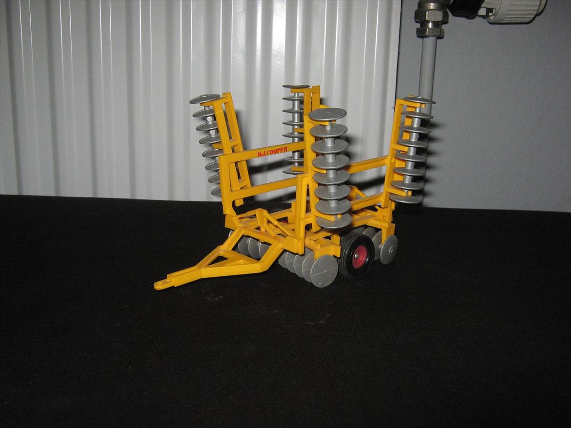 modeltraktor redskaber - britains cooper folding disc harrow (1985-?) billede 70