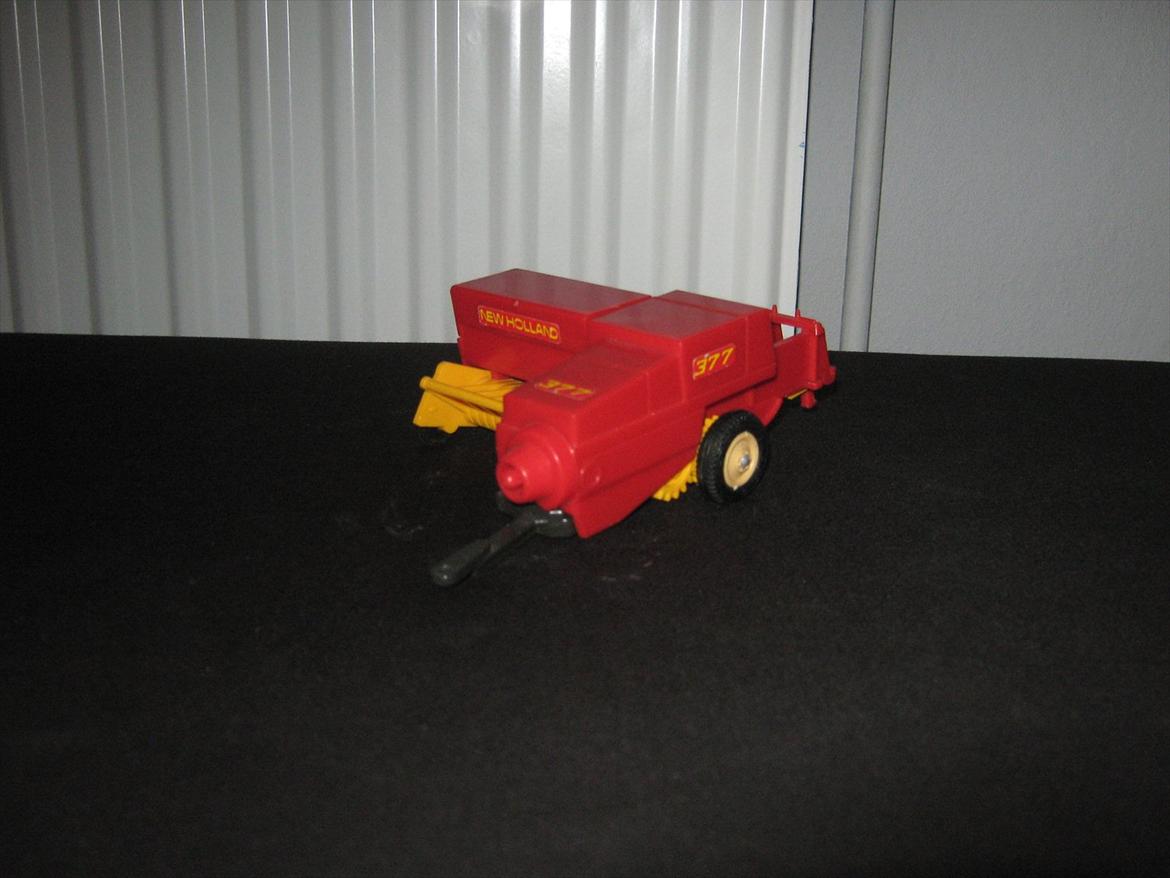 modeltraktor redskaber - britains new holland 377 baler (1982-1984) billede 74