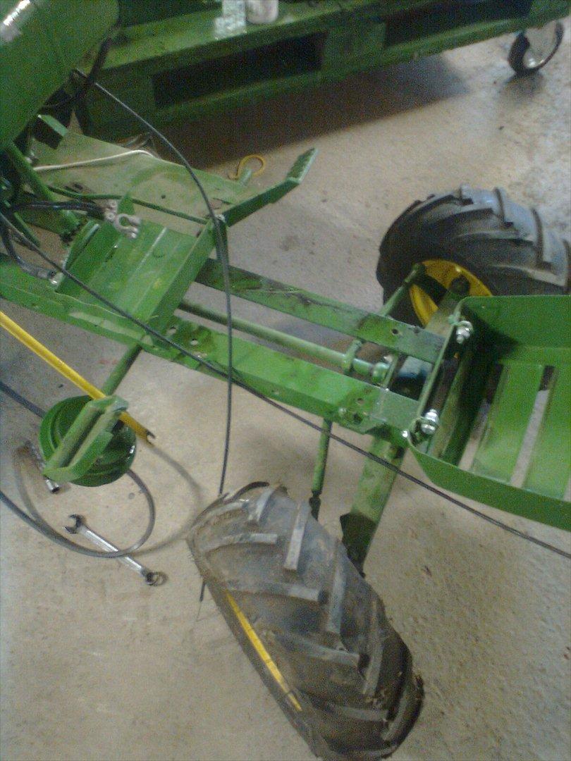 Havetraktor - Har lige taget den gamle motor af. billede 10