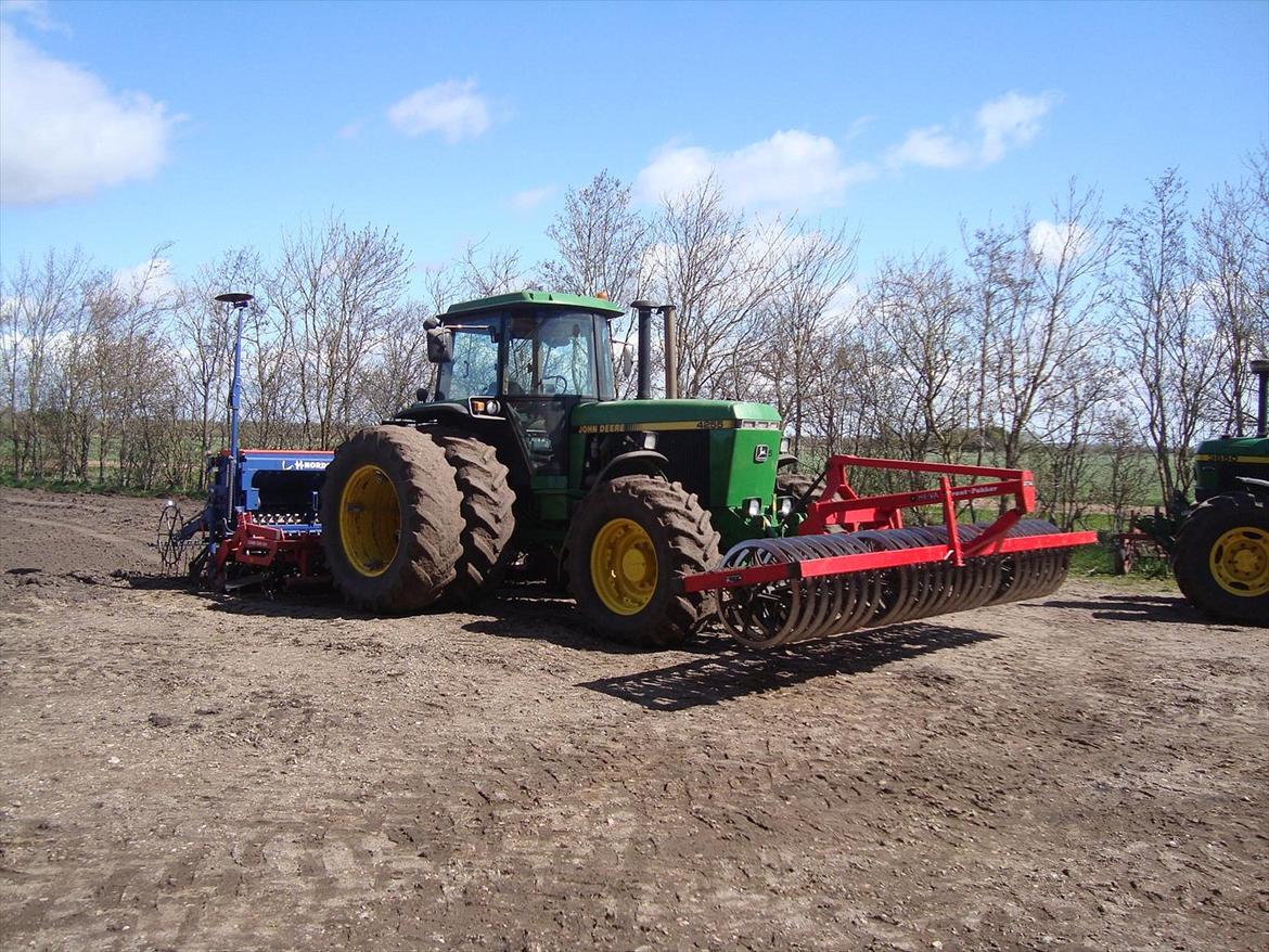 John Deere traktorer - Såning af vårbyg. 2011 billede 1