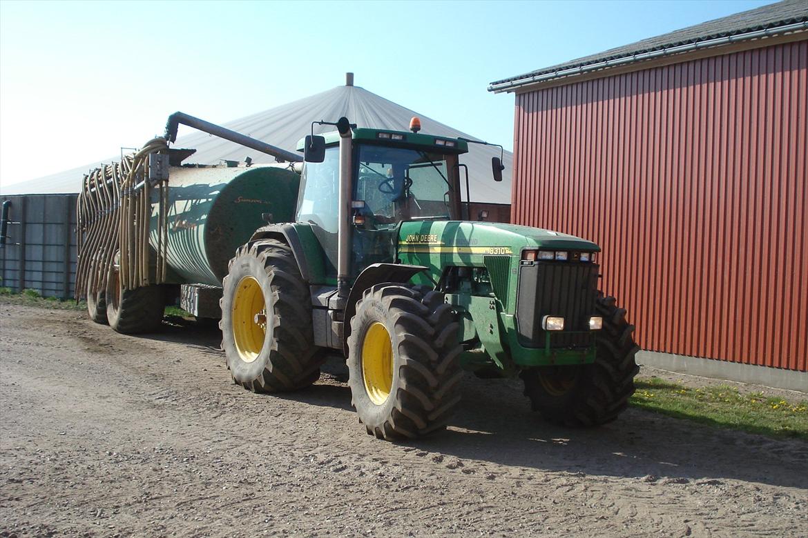 John Deere traktorer - Gyllekørsel til hvede. 2011 billede 3