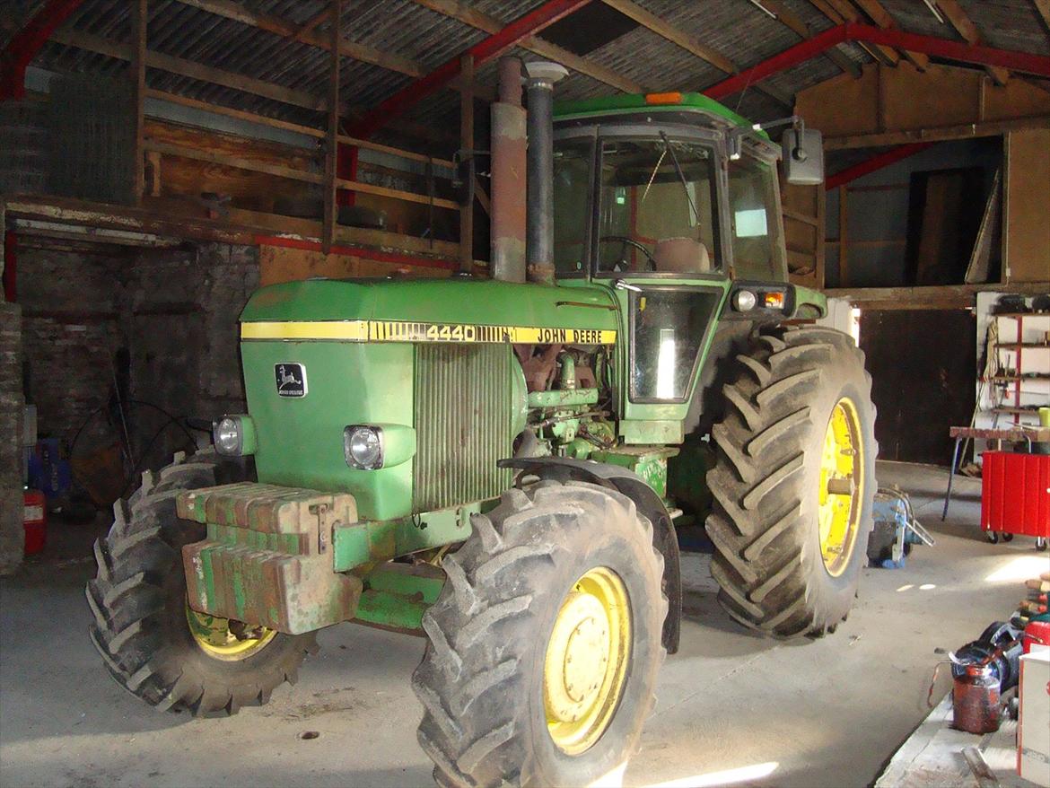 John Deere traktorer - R.I.P. 4440 indkøbt som miksertraktor med 12.600 timer på tælleren.Motoren ville ikke mere :( Efterår 2008 billede 31