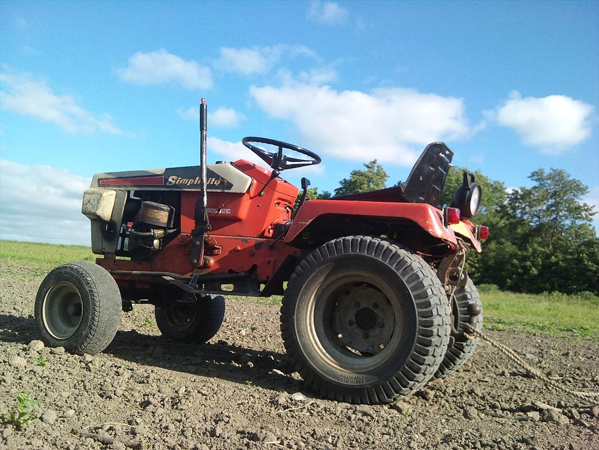 Mine maskiner. Simplicity Havetraktor, Yamaha Quad / Atv. - Ude og harve lidt. billede 12
