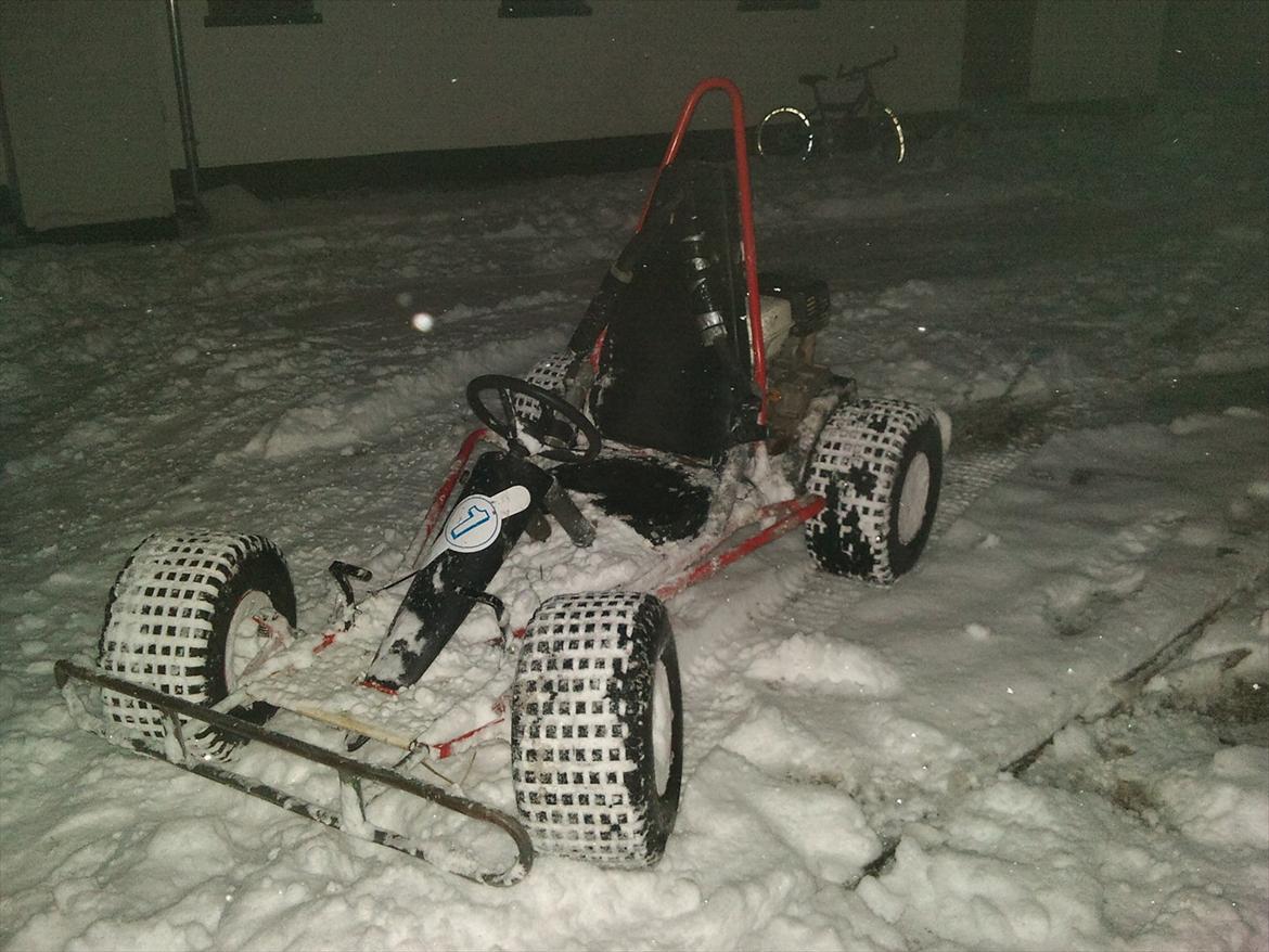 Mine maskiner. Simplicity Havetraktor, Yamaha Quad / Atv. - Bare en kælk efter og så der ud af. Min gamle bocart, var sgu sjov i sneen, den er solgt nu til fordel for Yamahaen. Den var også lidt langsom. billede 30