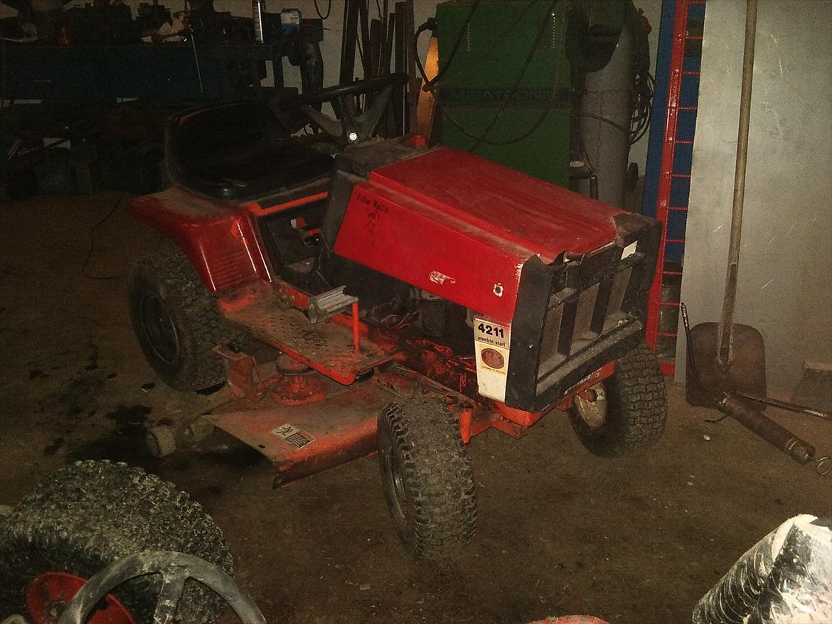 Mine maskiner. Simplicity Havetraktor, Yamaha Quad / Atv. - Den gamle Simplicity 4211, solgte den til fordel for Yamahaen, den gik lidt dårlig i motoren, ellers fin. billede 36