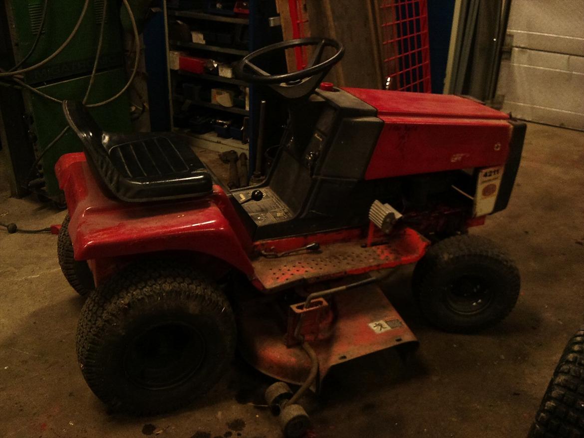Mine maskiner. Simplicity Havetraktor, Yamaha Quad / Atv. - Den gamle Simplicity 4211, solgte den til fordel for Yamahaen, den gik lidt dårlig i motoren, ellers fin. billede 37