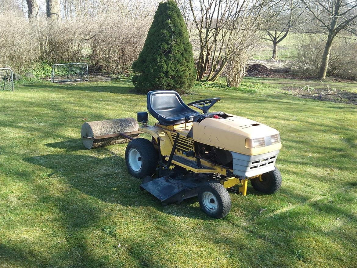 Mine maskiner. Simplicity Havetraktor, Yamaha Quad / Atv. - Ude og tromle græs plænen. En af de sidste ture inden jeg solgte den, til fordel for Yamahaen. billede 38